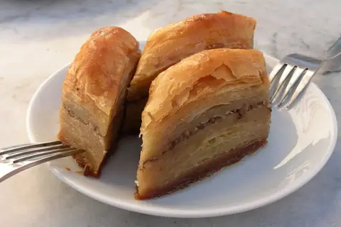 Holli's Bakes And Cakes photo 1